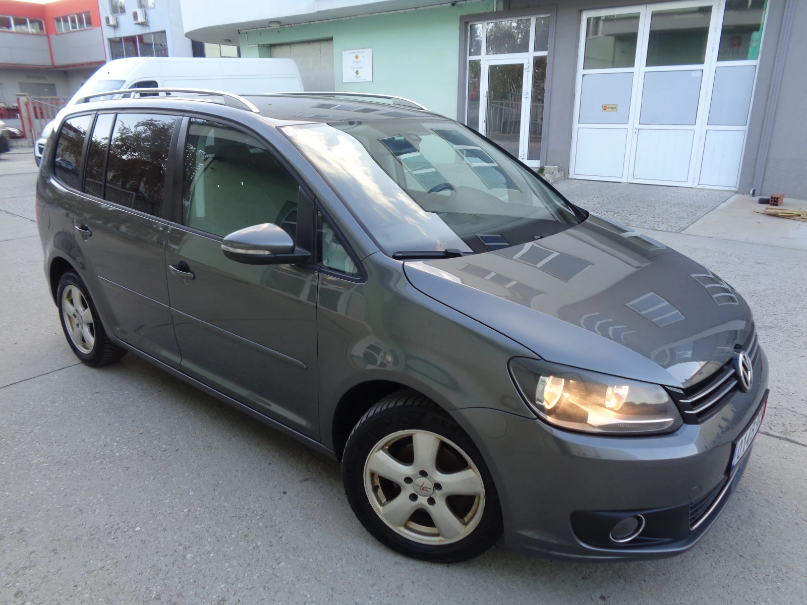 VW Touran 1.6TDI-НАВИ-ЛИЗИНГ - изображение 2