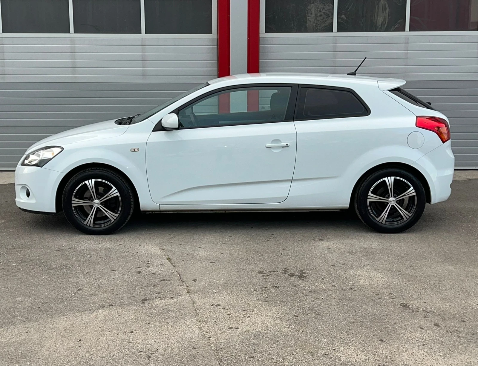 Kia Ceed 1.6CRDI ECO DYNAMIKS KLIMATIK 6-СКОРОСТИ ЛИЗИНГ!!! - изображение 6