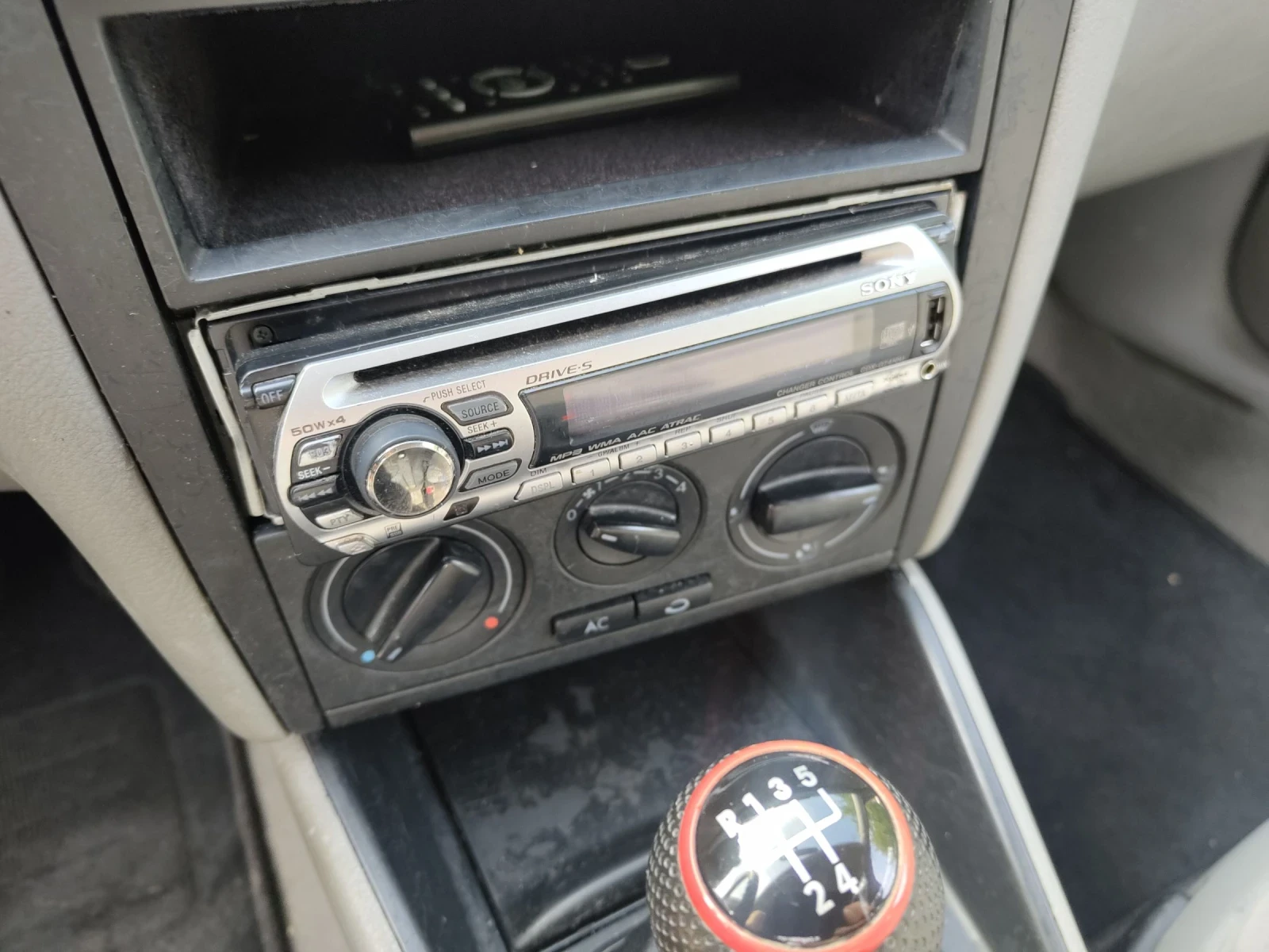VW Golf 1.6 SR - изображение 7