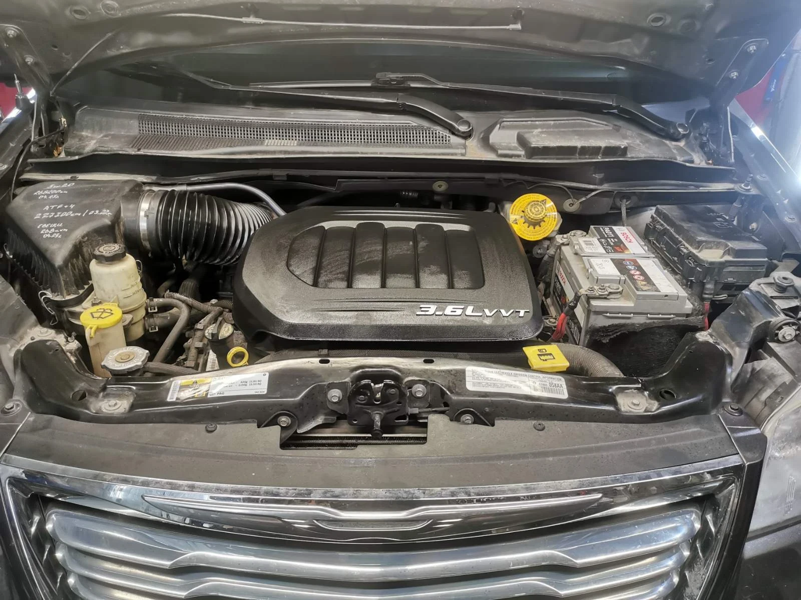 Chrysler Town and Country Touring - изображение 8