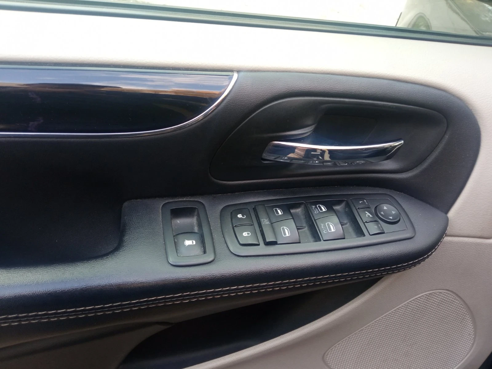 Chrysler Town and Country Touring - изображение 6