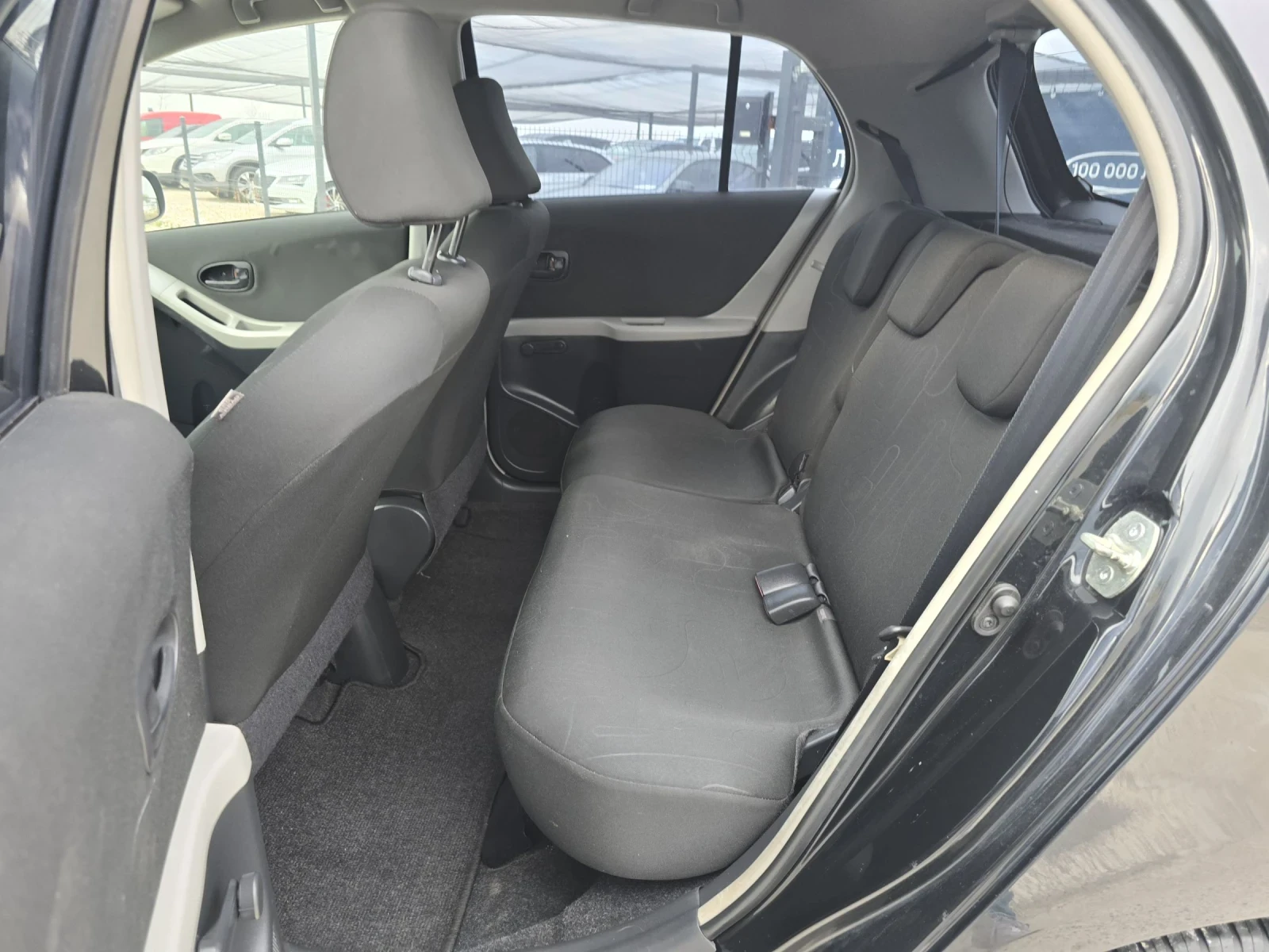Toyota Yaris 1.3FACE/6СКОРОСТИ - изображение 10