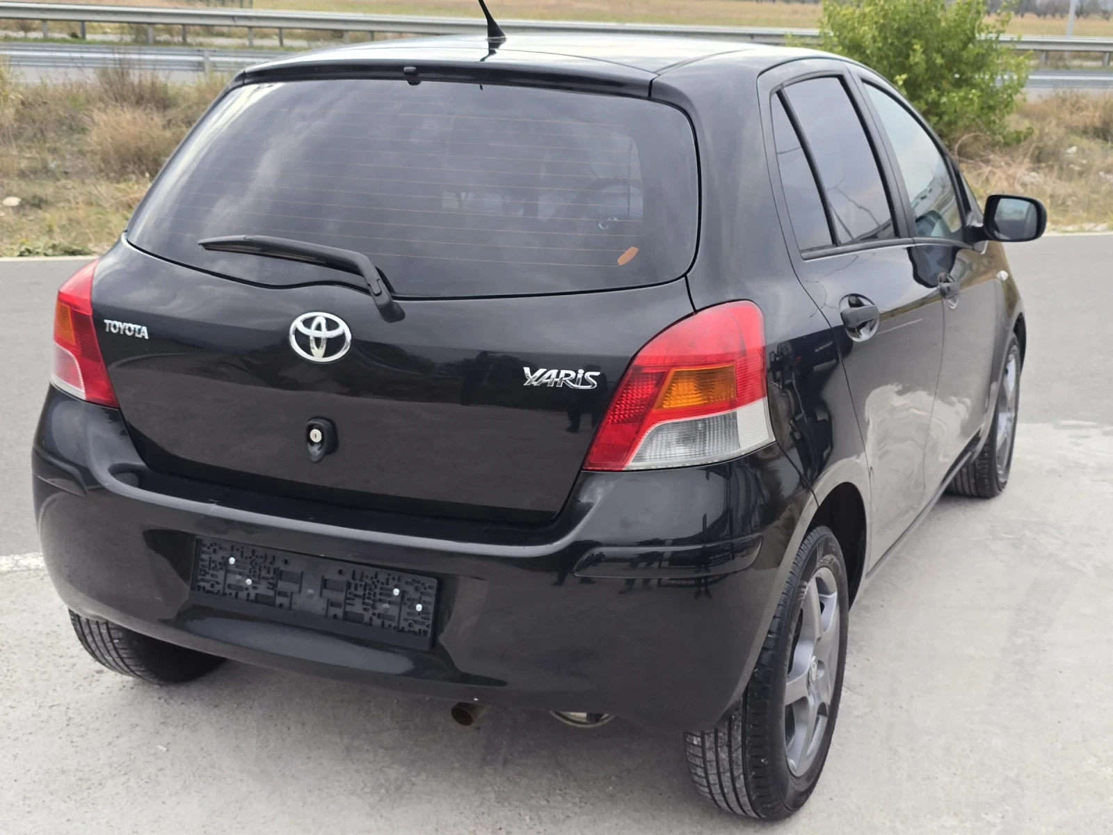 Toyota Yaris 1.3FACE/6СКОРОСТИ - изображение 5