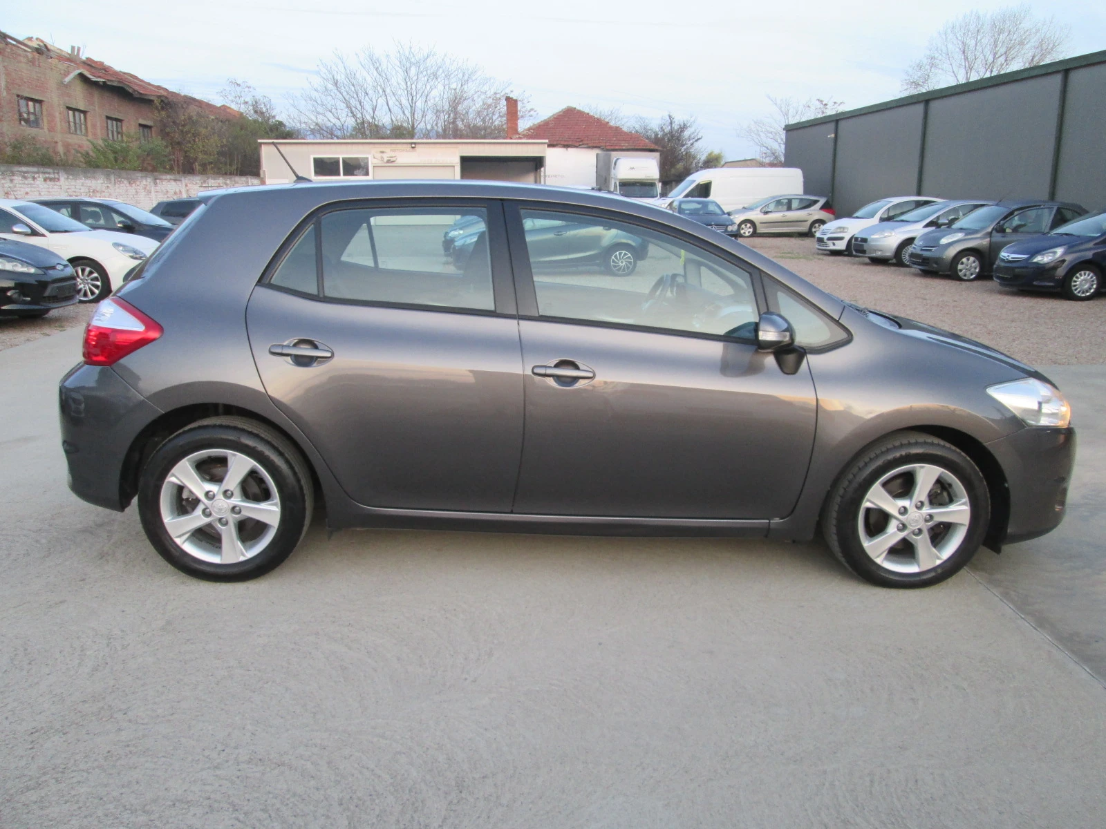 Toyota Auris 2.0d4d Facelift-Сервизна история-НОВА!!! - изображение 3