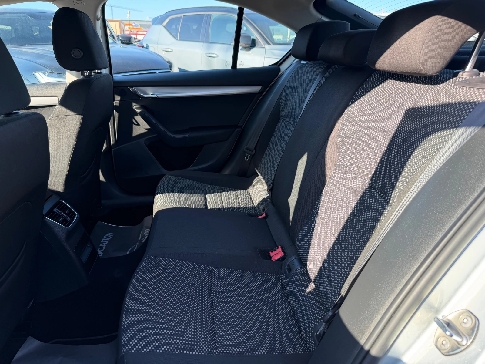 Skoda Octavia 1.6TDI-105 ELEGANCE | Mobile.bg � ����������� 11