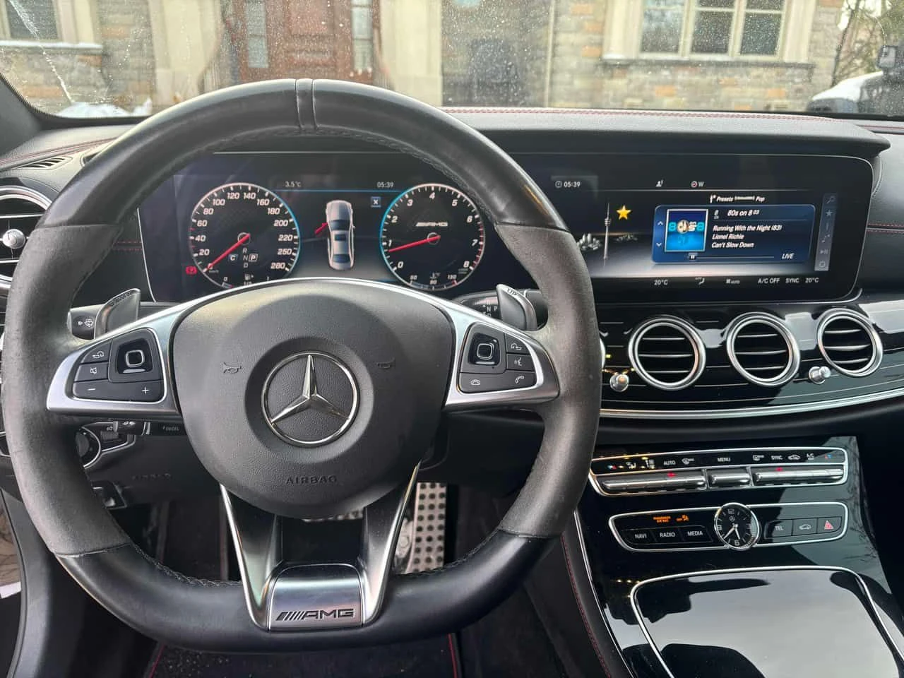 Mercedes-Benz E 43 AMG | DISTRONIC| HUD| МАСАЖИ| ОБДУХВАНЕ| 1 СОБСТВЕНИК, снимка 9 - Автомобили и джипове - 53858191