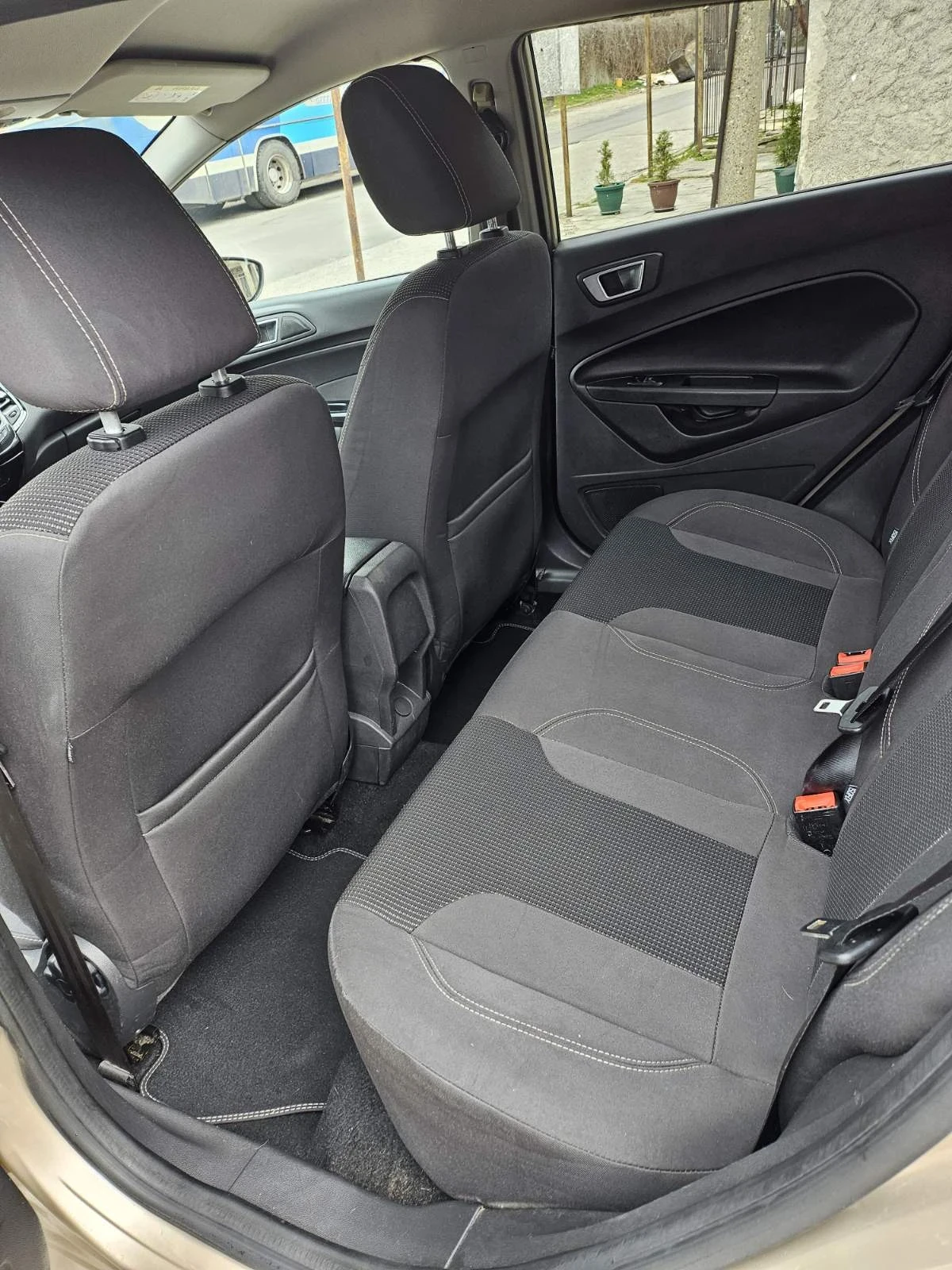 Ford Fiesta 1.4i бензин-газ, снимка 7 - Автомобили и джипове - 53953744