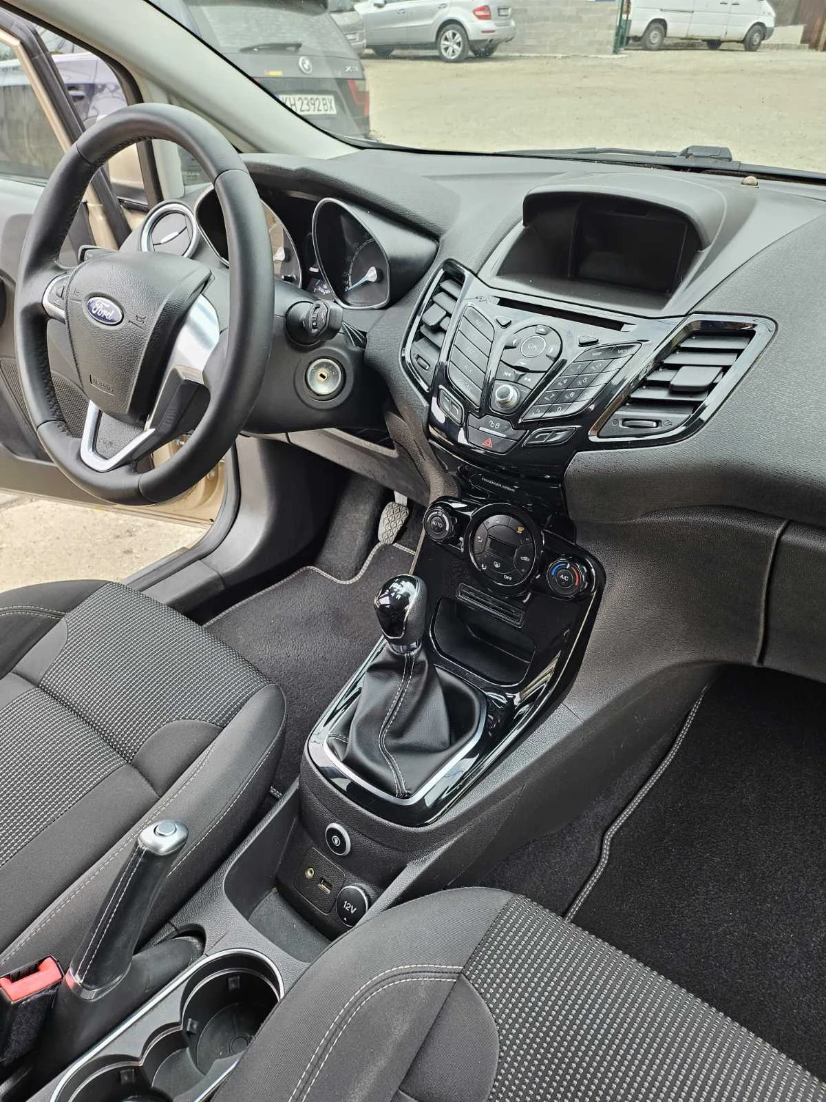Ford Fiesta 1.4i бензин-газ, снимка 9 - Автомобили и джипове - 53953744