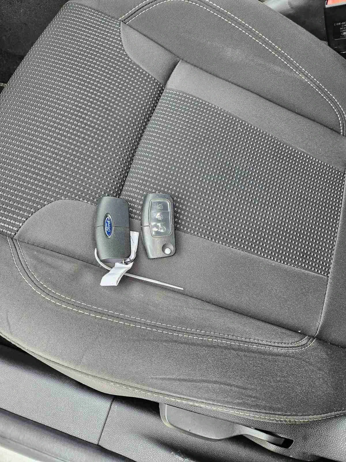 Ford Fiesta 1.4i бензин-газ, снимка 11 - Автомобили и джипове - 53953744