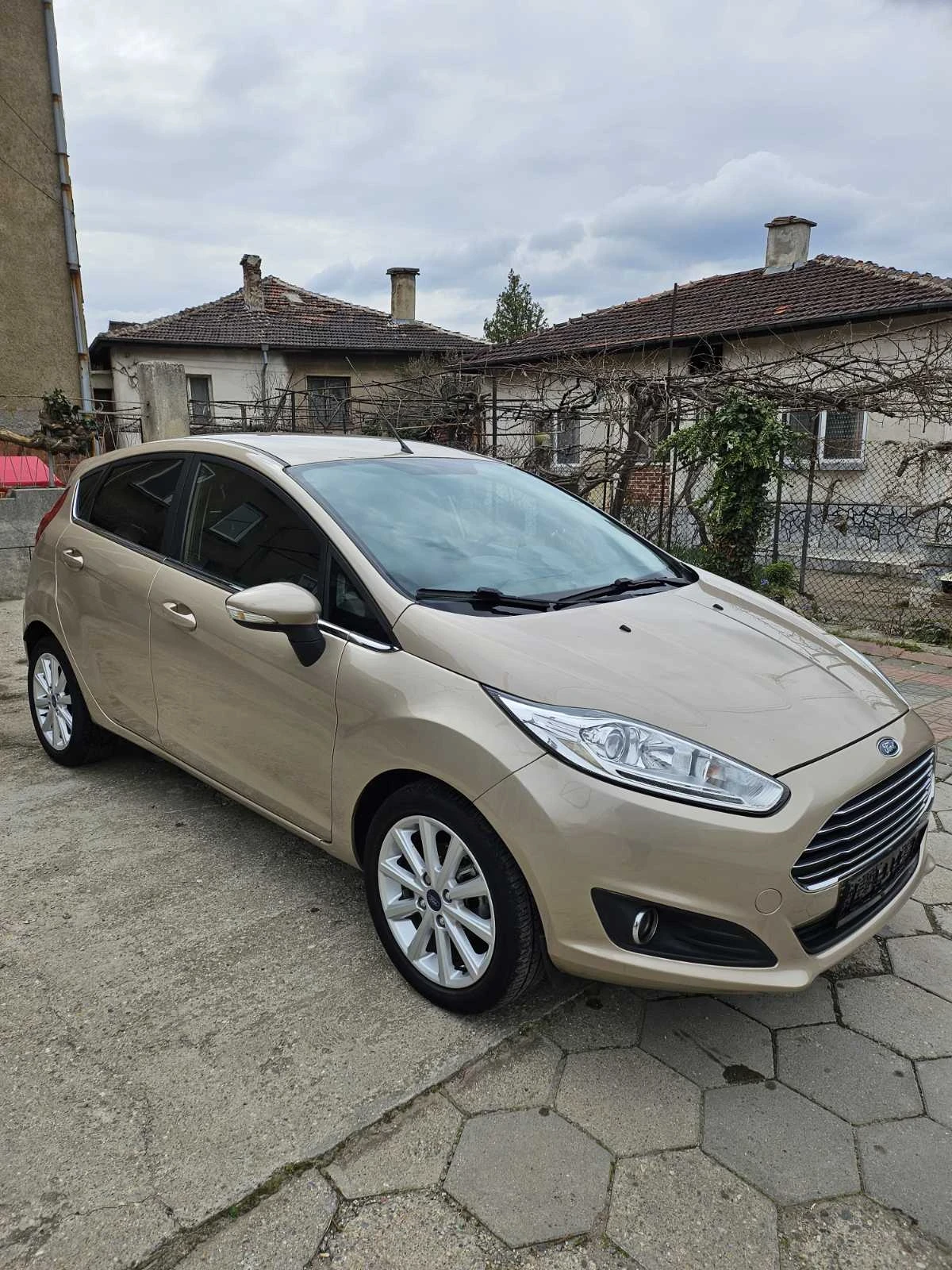 Ford Fiesta 1.4i бензин-газ, снимка 3 - Автомобили и джипове - 53953744