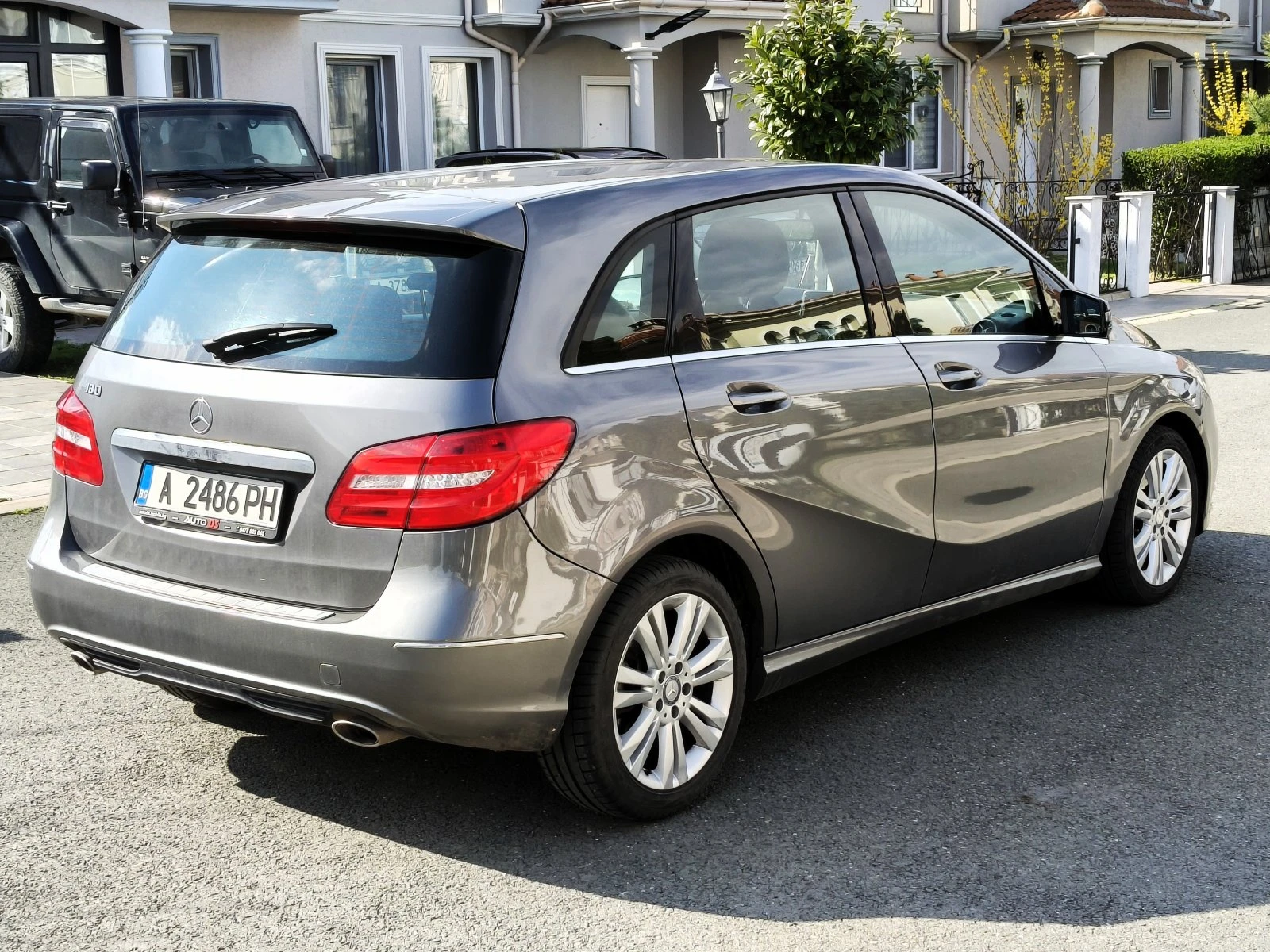 Mercedes-Benz B 180 CDI Premium Face, снимка 4 - Автомобили и джипове - 54180992