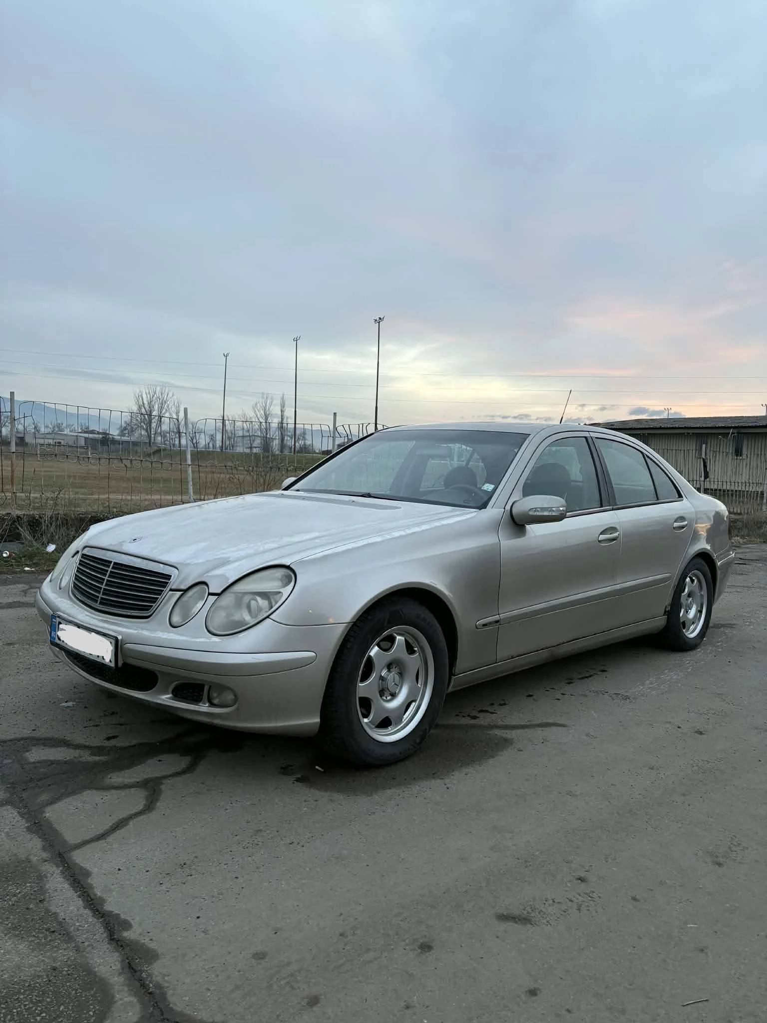Mercedes-Benz E 200 W211, снимка 2 - Автомобили и джипове - 54401952