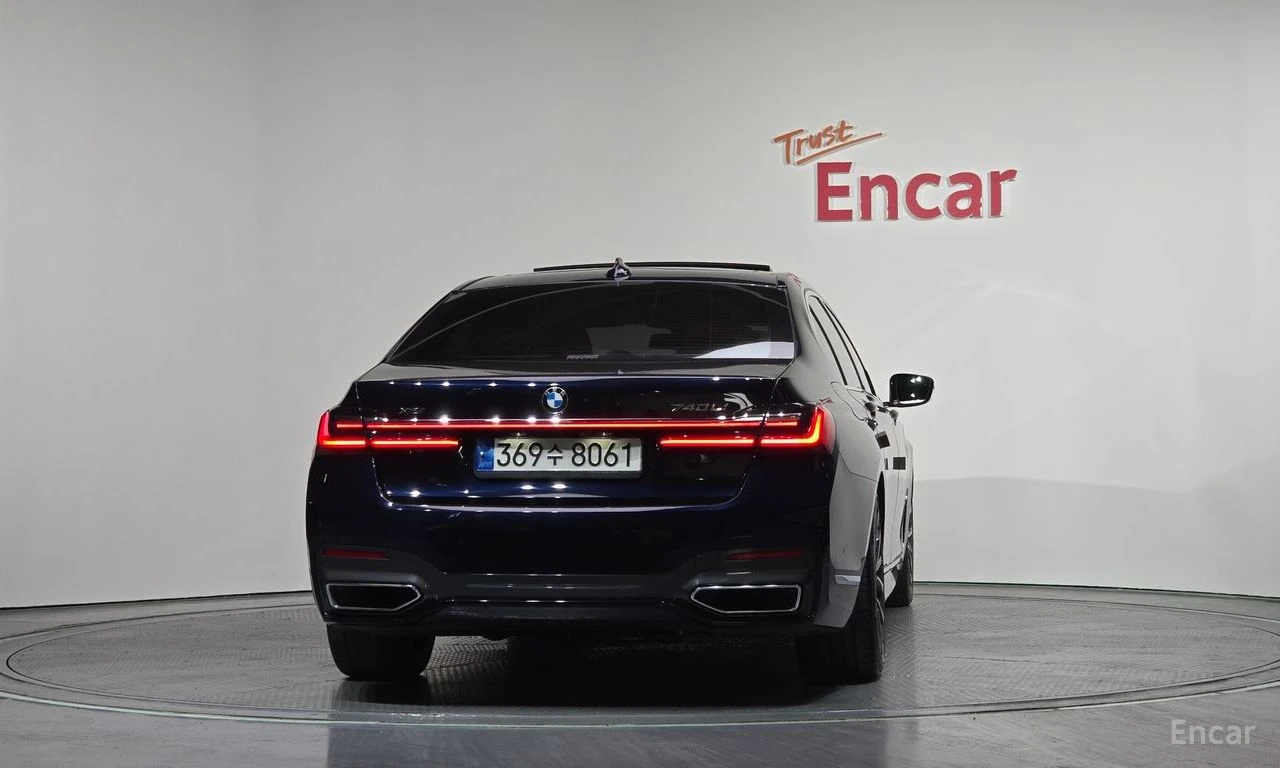 BMW 740 Li* XDRIVE* M-SPORT* DISTRONIC* HEAD-UP* 360* 3XTV, снимка 3 - Автомобили и джипове - 54480342