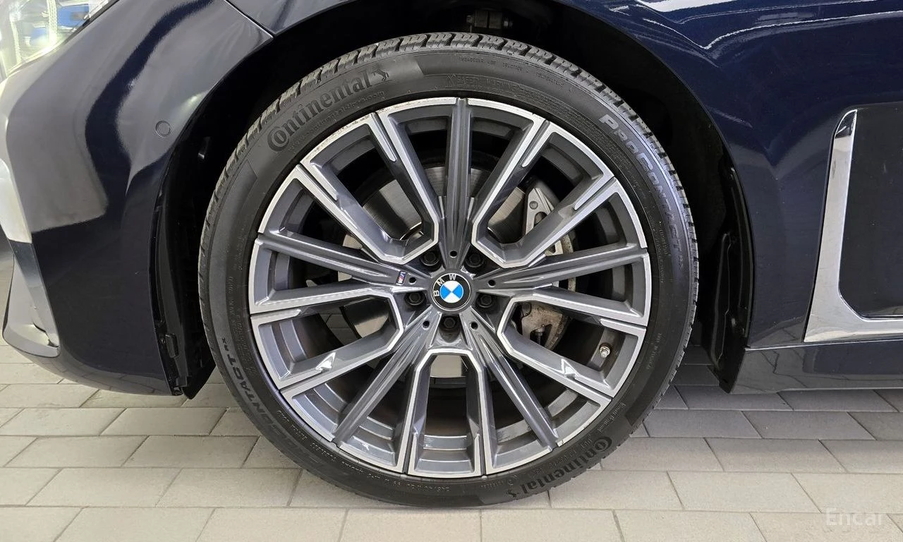 BMW 740 Li* XDRIVE* M-SPORT* DISTRONIC* HEAD-UP* 360* 3XTV, снимка 5 - Автомобили и джипове - 54480342