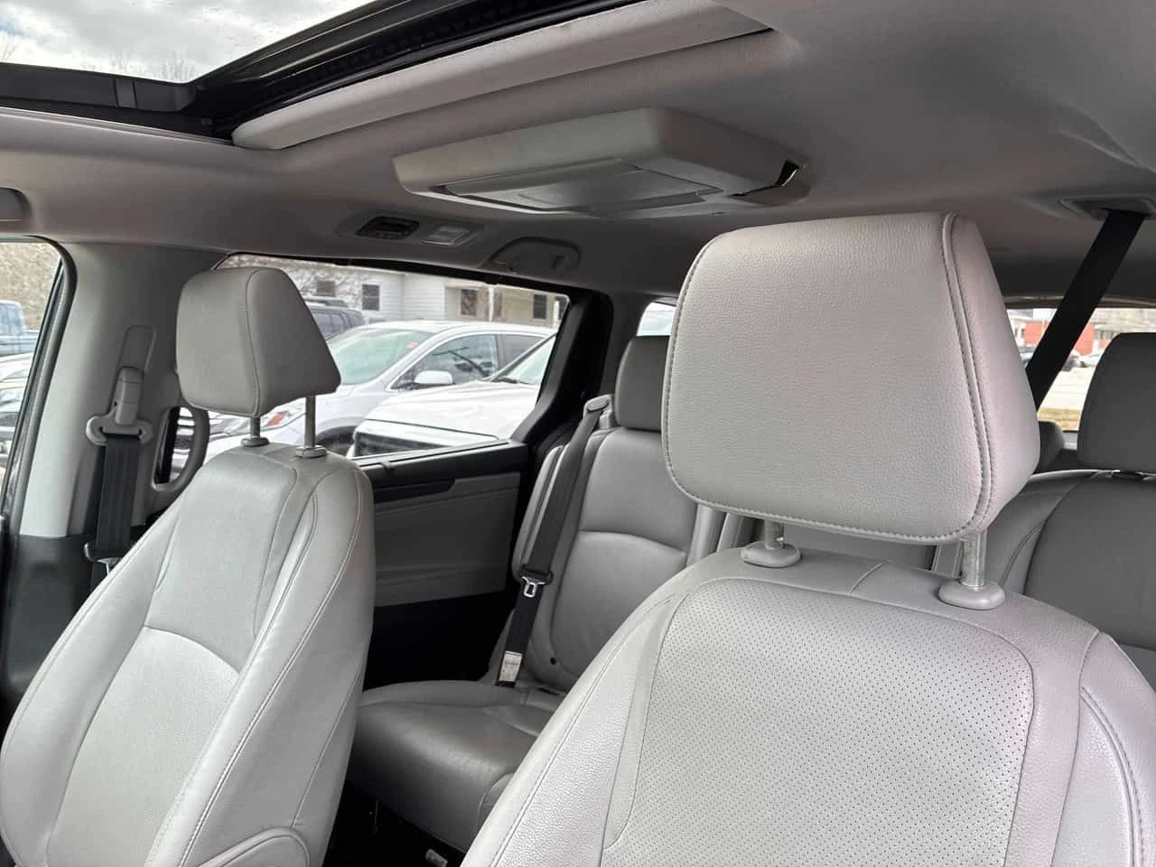Honda Odyssey Touring| �������| �������| ���������| ����| CARFAX | Mobile.bg � ����������� 11