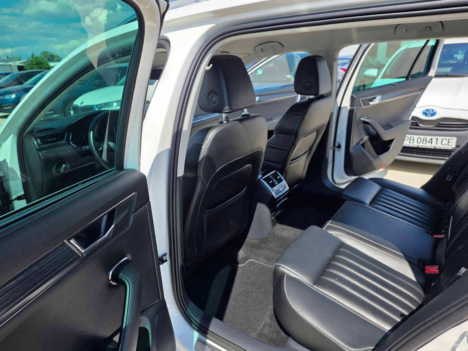 Skoda Superb С-Гаранция-А/Т -190кс, снимка 12 - Автомобили и джипове - 55222539