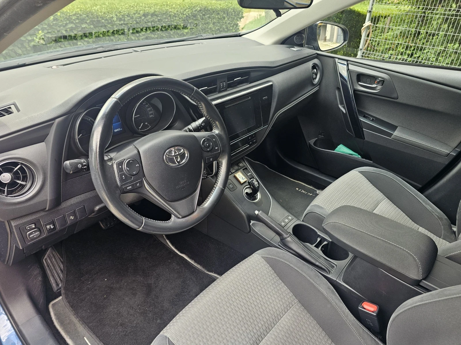 Toyota Auris, снимка 5 - Автомобили и джипове - 55364151