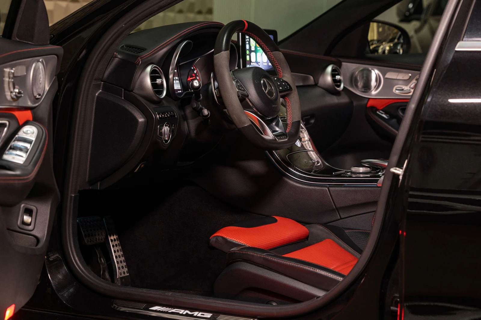 Mercedes-Benz C 63 AMG s| Distronic| Burmaster| Panorama| Гаранция, снимка 9 - Автомобили и джипове - 56257549