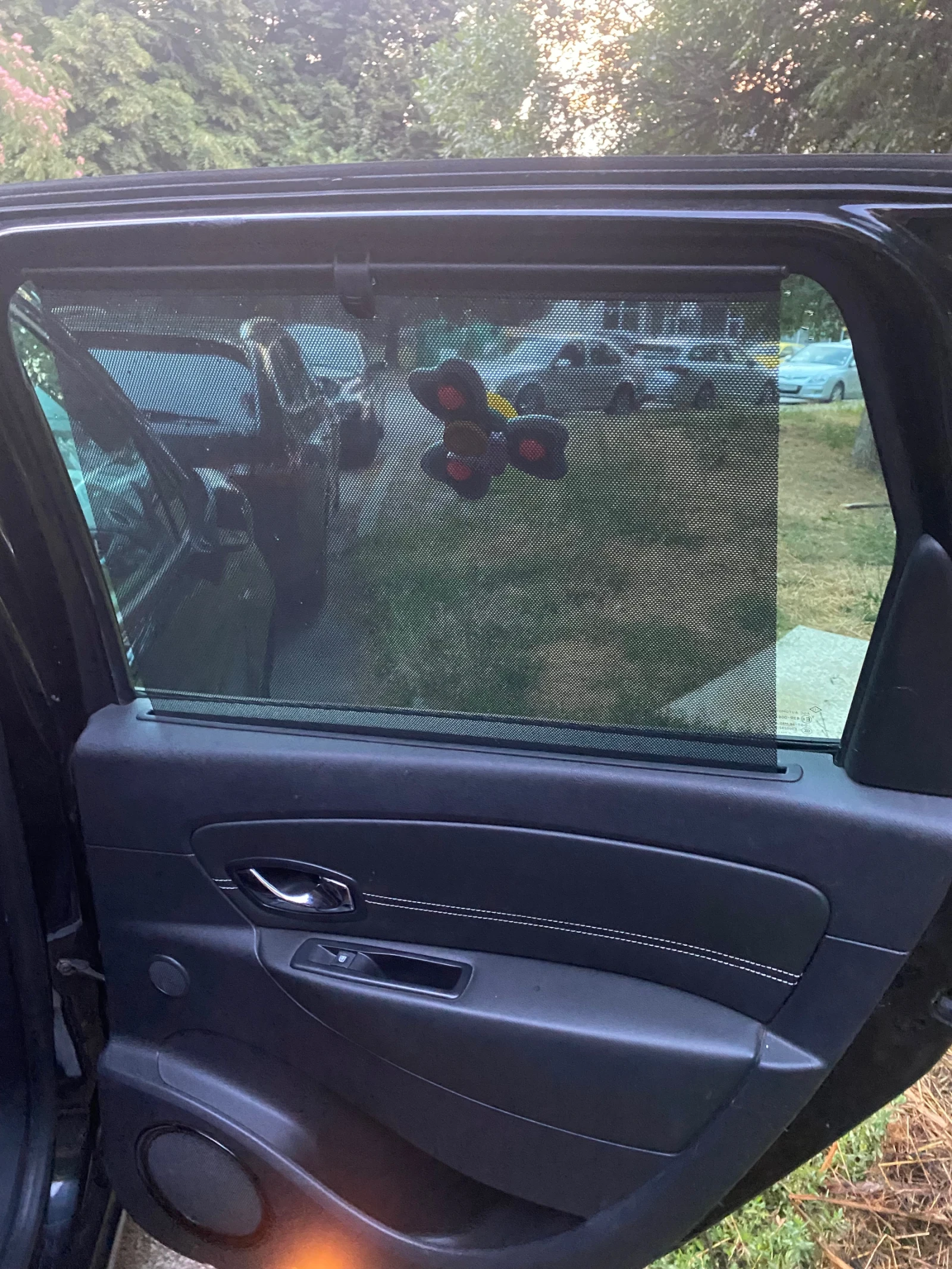 Renault Scenic, снимка 16 - Автомобили и джипове - 56368696