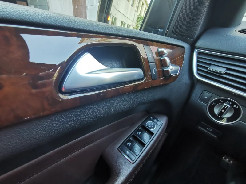 Mercedes-Benz ML 350 4 Matic, снимка 12 - Автомобили и джипове - 53180907