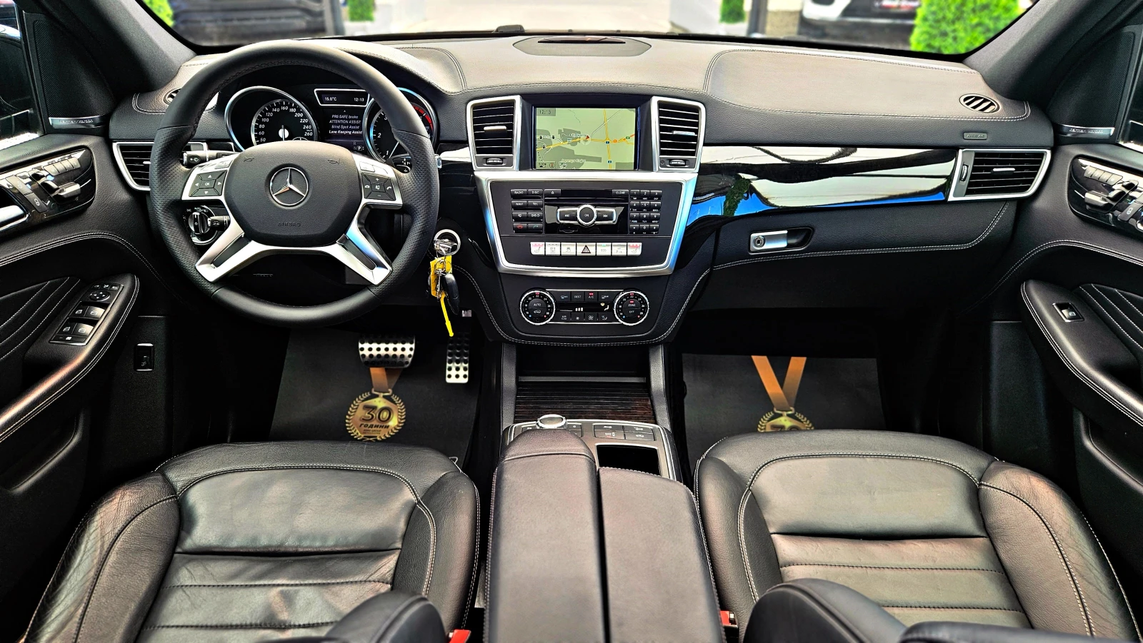 Mercedes-Benz ML 350 AMG/PANO/DISTR/CAMERA/AIRMAT/ПОДГРЕВ/HARMAN/LIZING, снимка 9 - Автомобили и джипове - 53826092