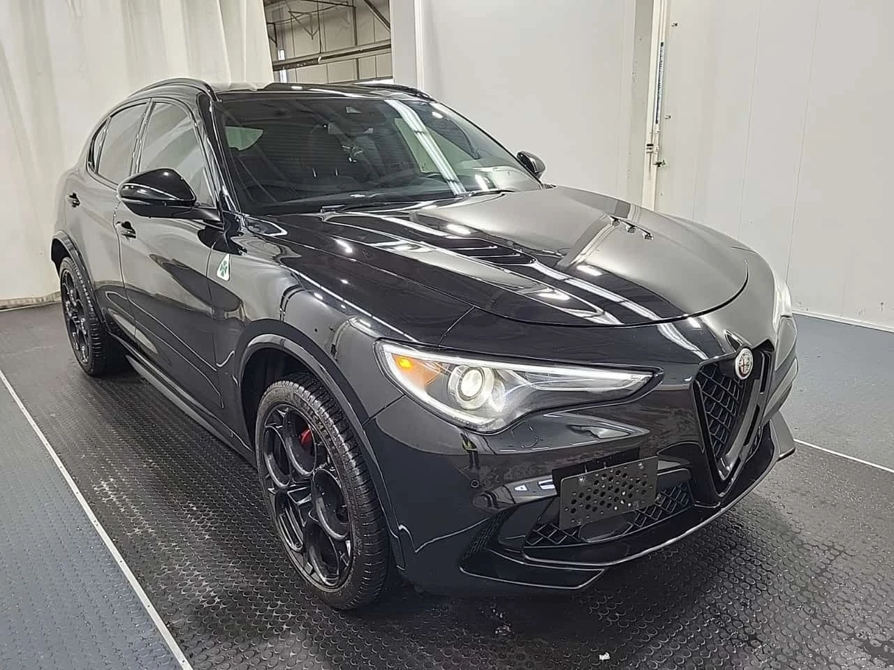 Alfa Romeo Stelvio  | V8 | QUADRIFOGLIO | DISTRONIC | ДВА КЛЮЧА | , снимка 2 - Автомобили и джипове - 53950532