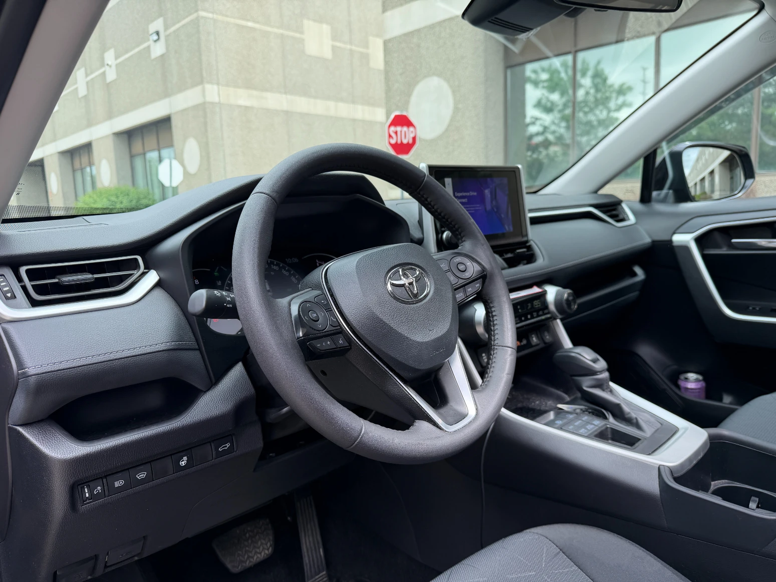 Toyota Rav4 XLE * CARFAX * АВТО КРЕДИТ * , снимка 13 - Автомобили и джипове - 54825434
