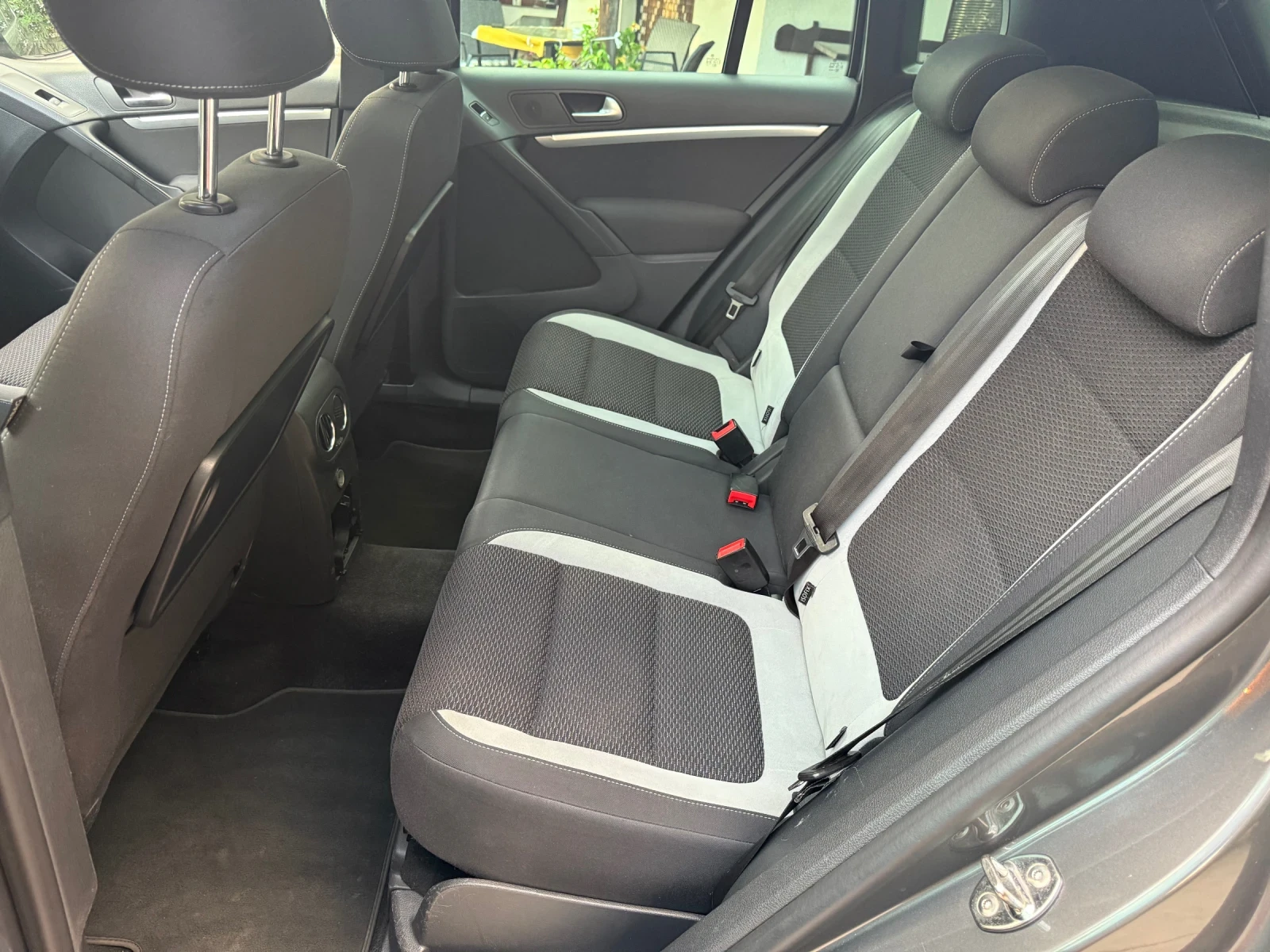 VW Tiguan 2.0TDI* 4x4* R-line* DSG* , снимка 11 - Автомобили и джипове - 55343728