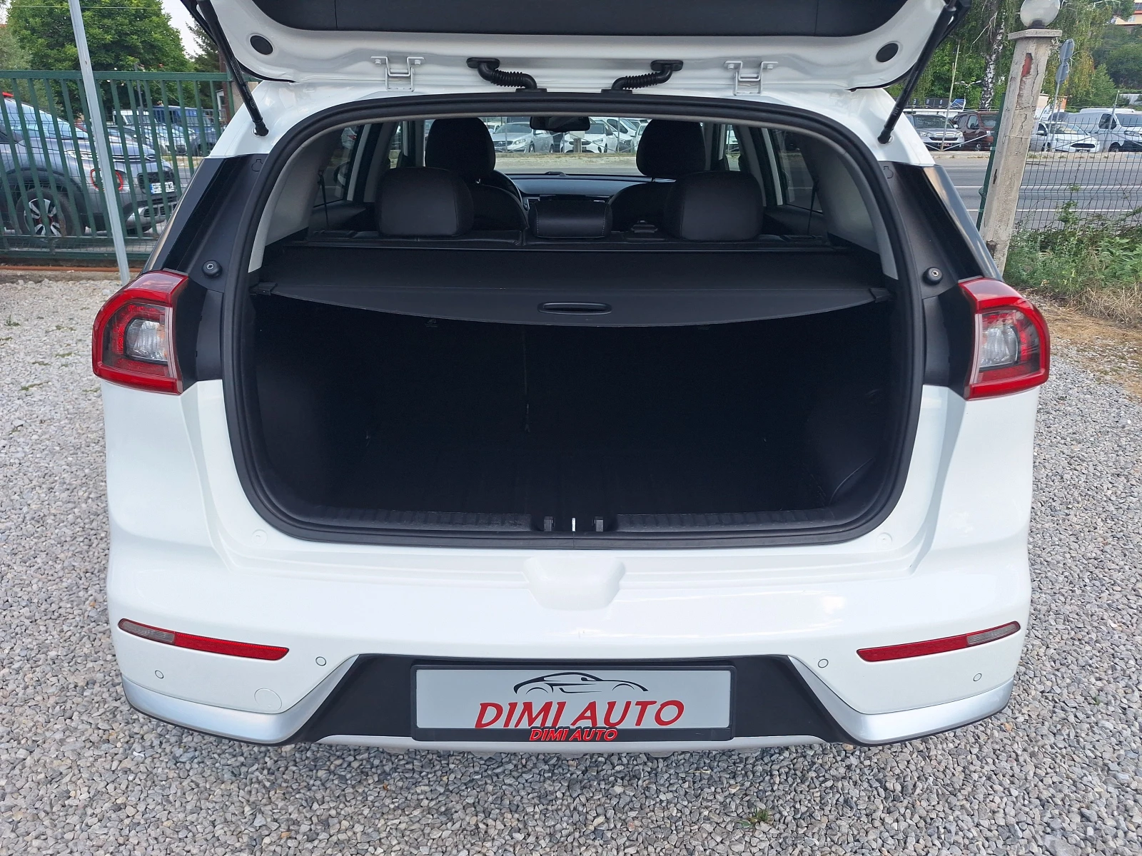 Kia Niro 1.6 141ks Hybrid Navi Key Less Led Distronik Full!, снимка 9 - Автомобили и джипове - 55594493