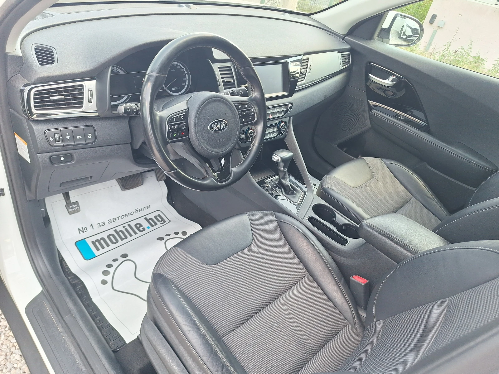 Kia Niro 1.6 141ks Hybrid Navi Key Less Led Distronik Full!, снимка 10 - Автомобили и джипове - 55594493