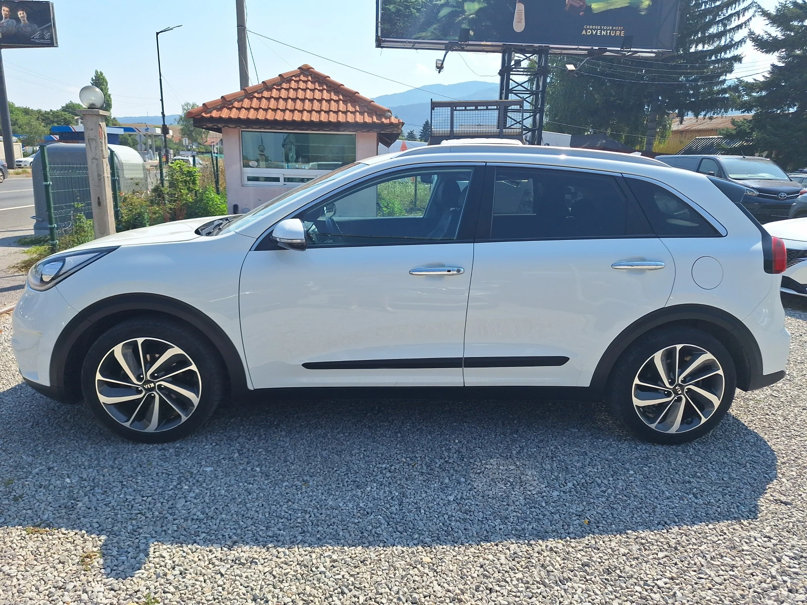 Kia Niro 1.6 141ks Hybrid Navi Key Less Led Distronik Full!, снимка 6 - Автомобили и джипове - 55594493