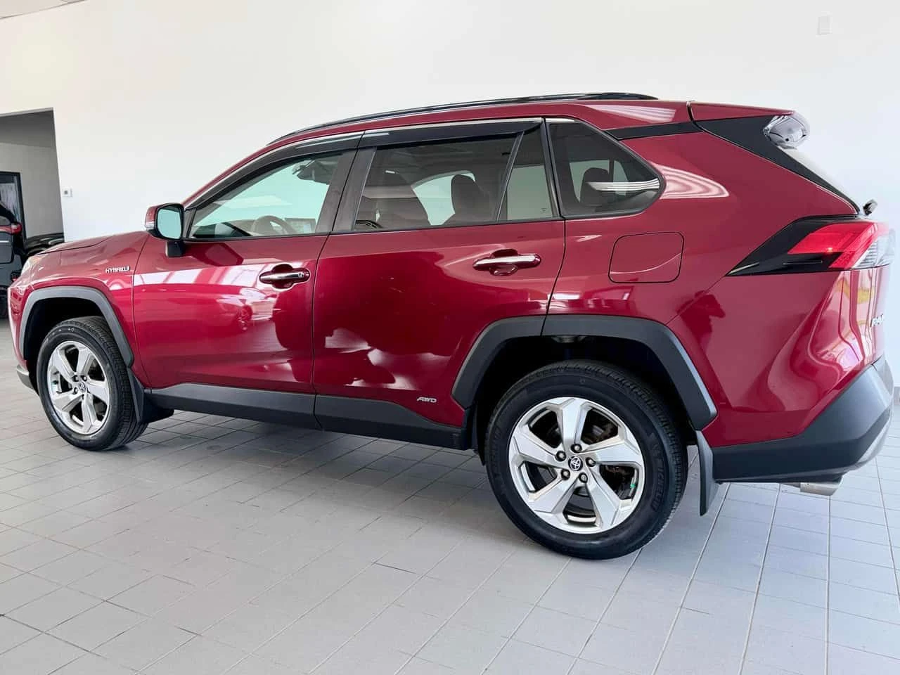 Toyota Rav4 * Hybrid Limited AWD * CARFAX * АВТОКРЕДИТ, снимка 2 - Автомобили и джипове - 55598316