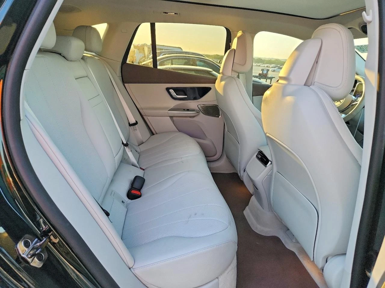 Mercedes-Benz EQE 350 4MATIC, снимка 10 - Автомобили и джипове - 55722660