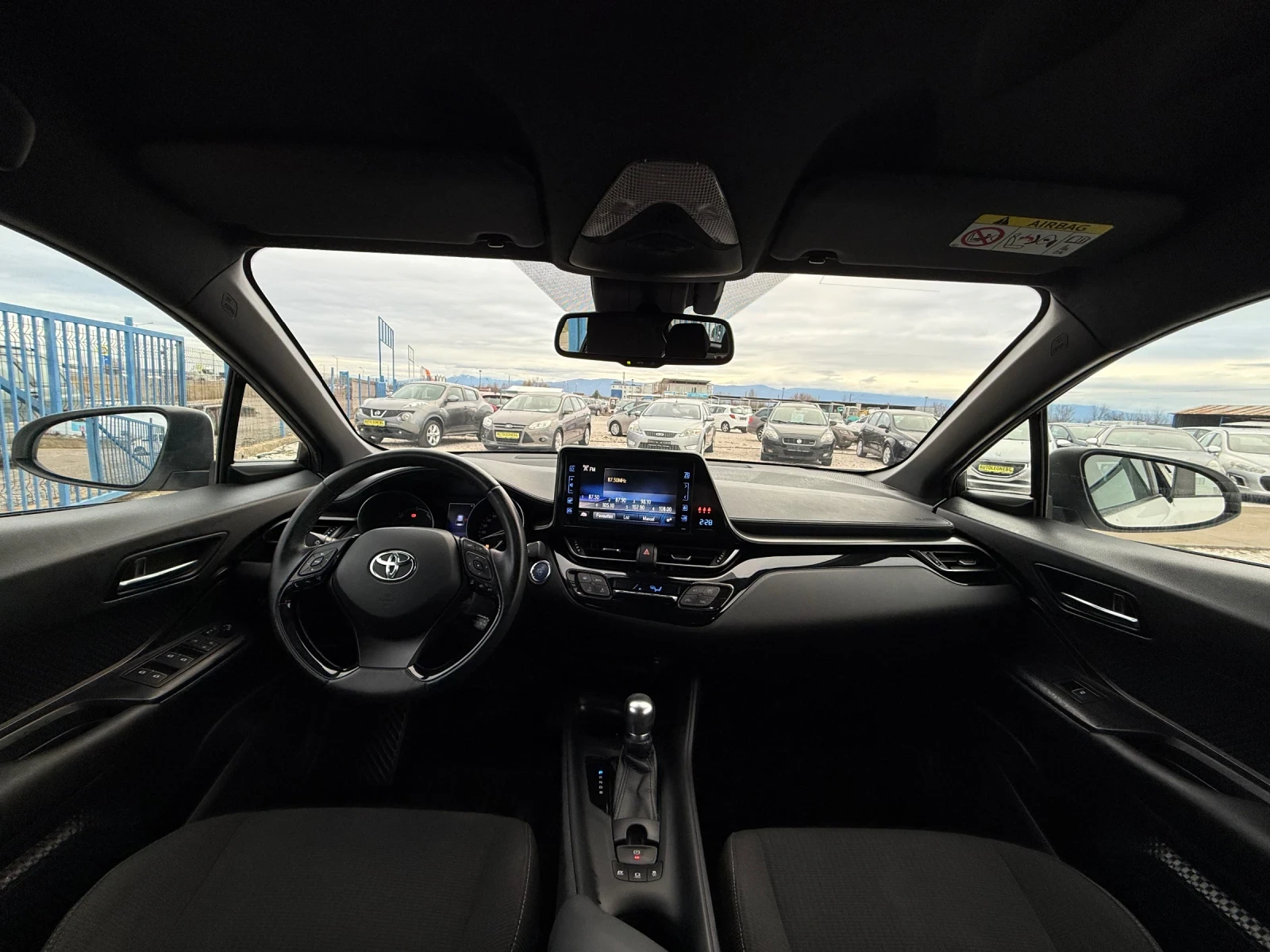 Toyota C-HR 1.8 HYBRID, снимка 9 - Автомобили и джипове - 55784885