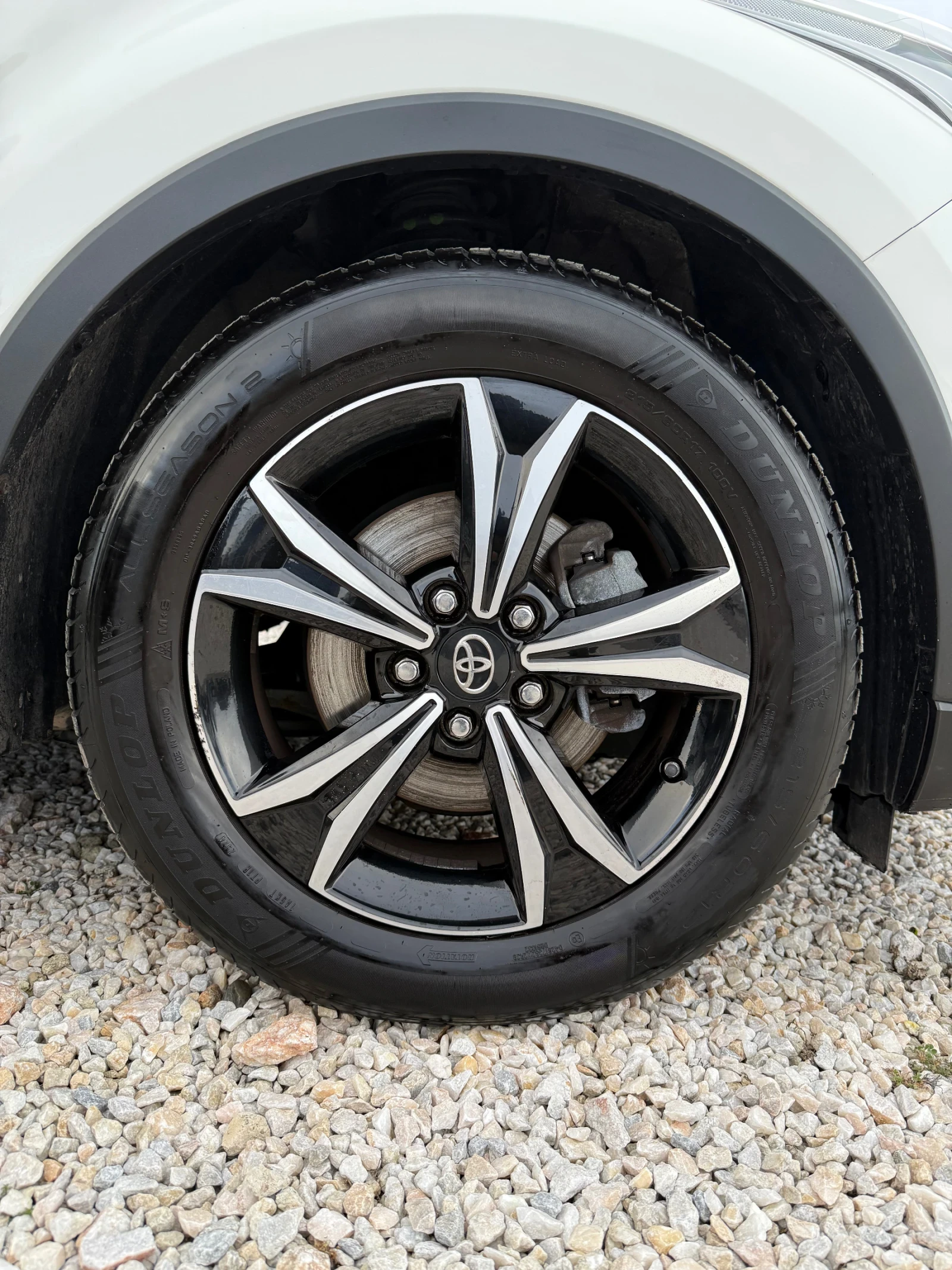 Toyota C-HR 1.8 HYBRID, снимка 17 - Автомобили и джипове - 55784885