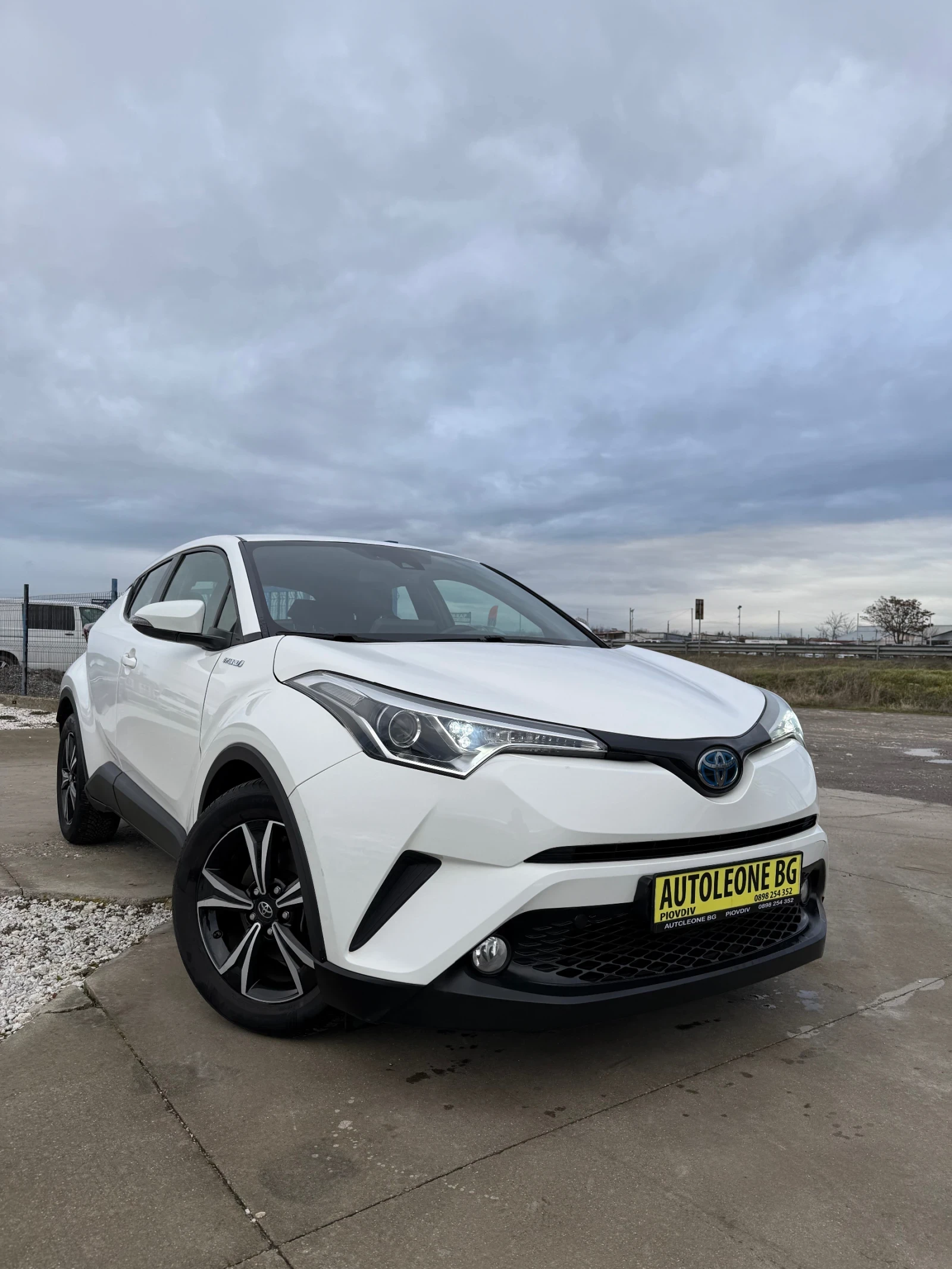 Toyota C-HR 1.8 HYBRID, снимка 3 - Автомобили и джипове - 55784885