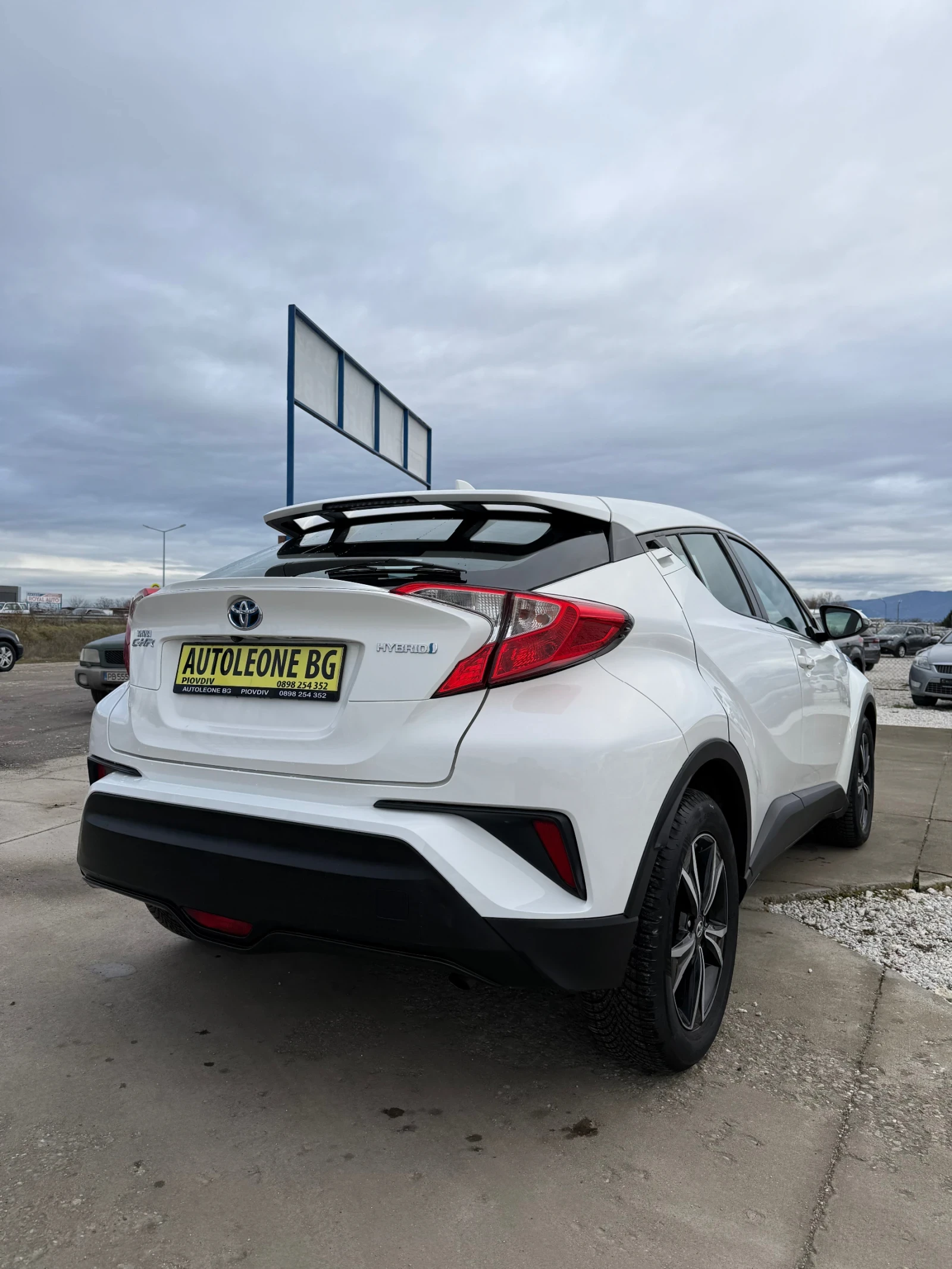 Toyota C-HR 1.8 HYBRID, снимка 4 - Автомобили и джипове - 55784885