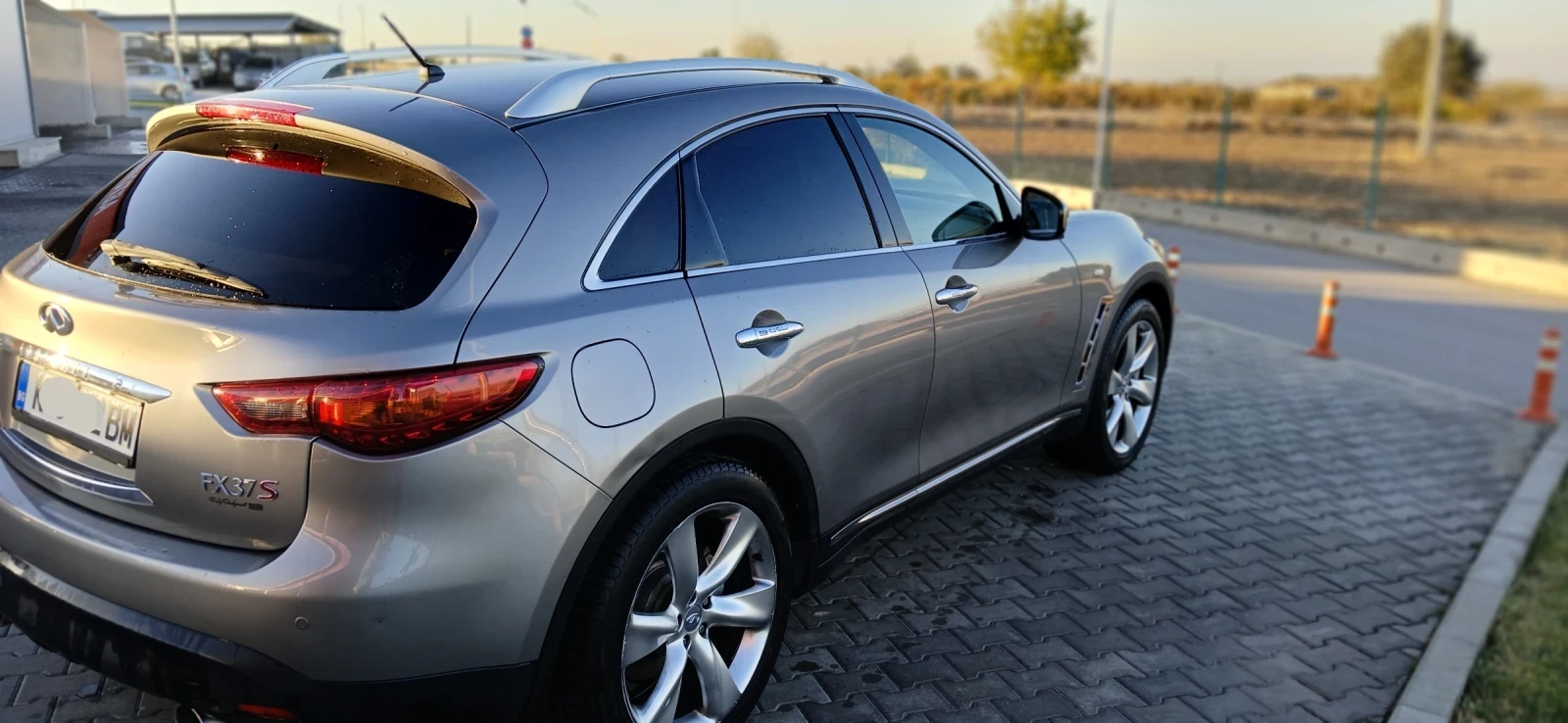Infiniti Fx 37 S + LPG, снимка 2 - Автомобили и джипове - 56273114