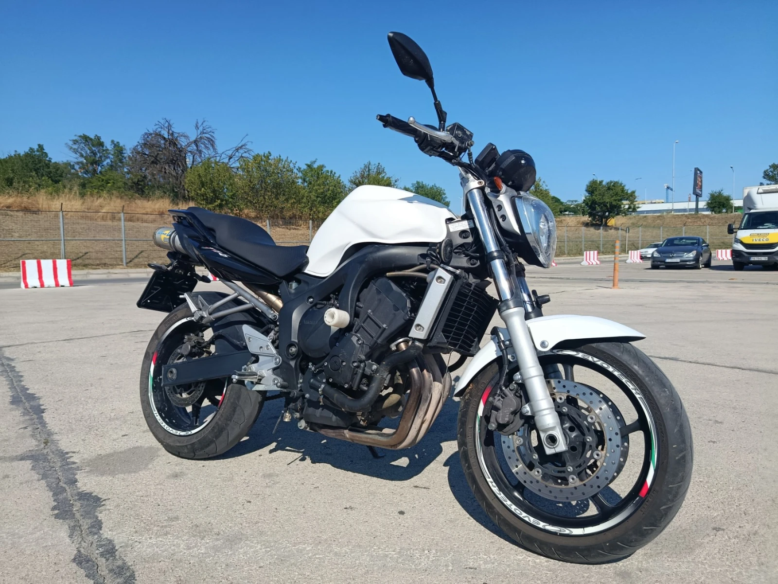 Yamaha FZ6N naked