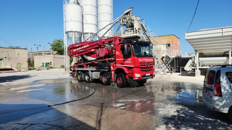 Бетон помпа Mercedes-Benz Arocs 3251 CIFA MK28 