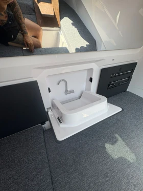 Моторна яхта Axopar 29 sun top, снимка 9