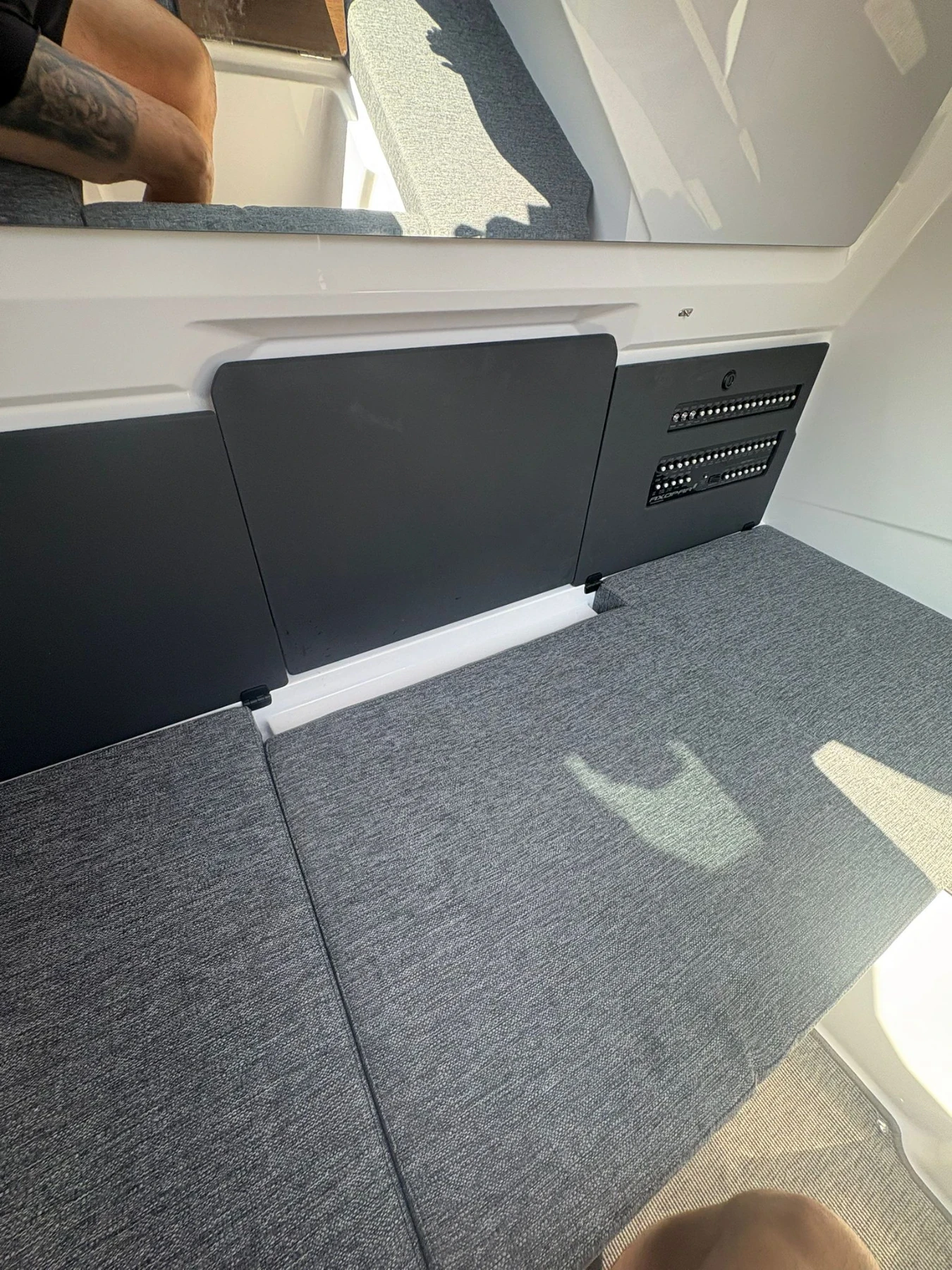 Моторна яхта Axopar 29 sun top, снимка 7 - Воден транспорт - 53837034