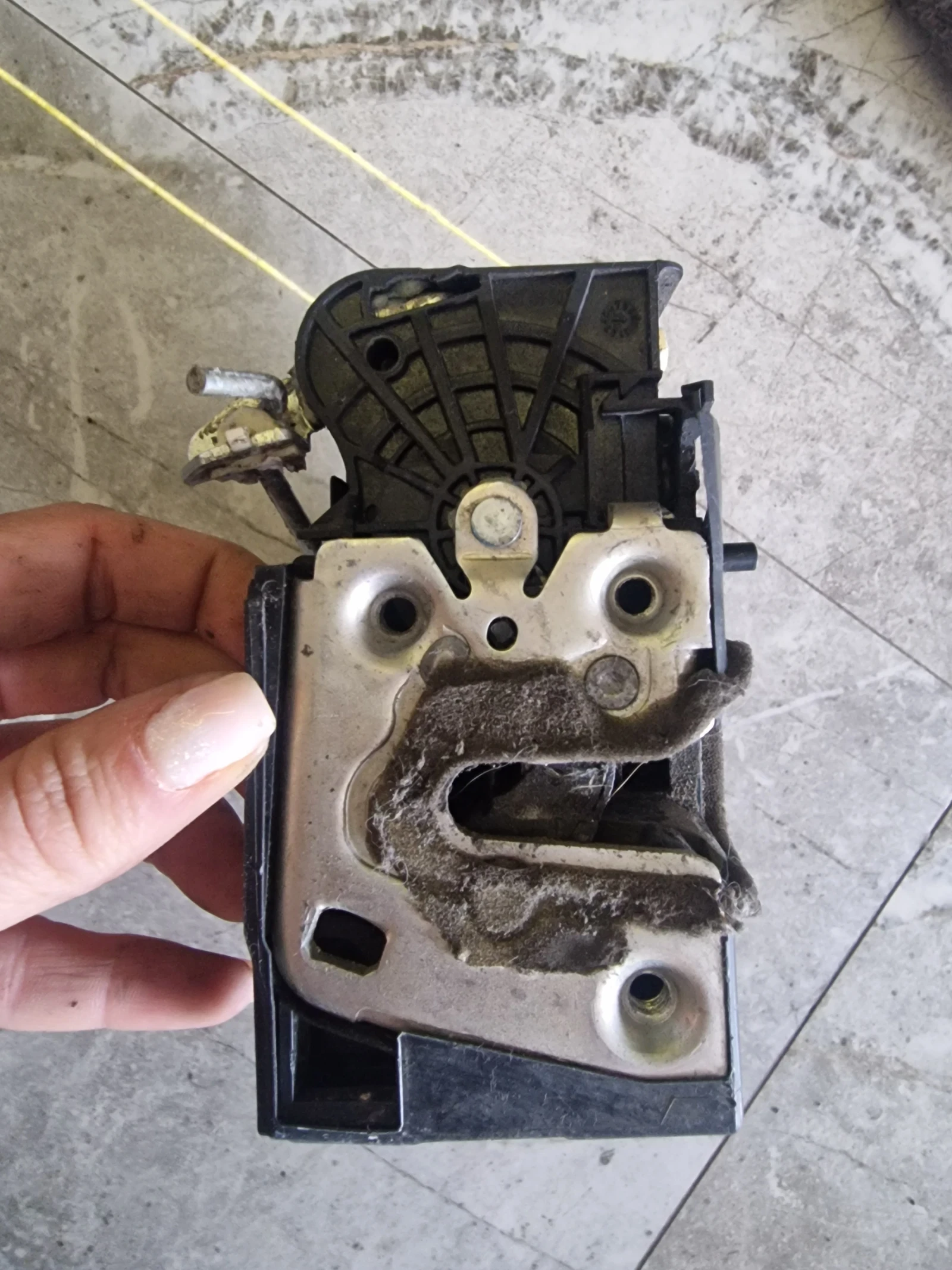 825020994RA C2B041220 брава на задна дясна врата DACIA SANDERO 2021-2024г