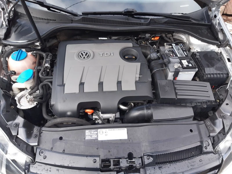 VW Golf 1.6 TDI, снимка 14 - Автомобили и джипове - 38829572