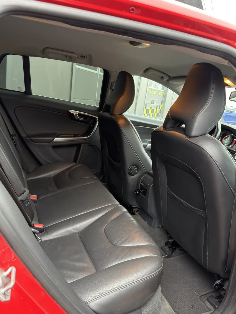 Volvo V60 2.4 D6 AWD Plug-In Hybrid Екстрова , снимка 9 - Автомобили и джипове - 53221246