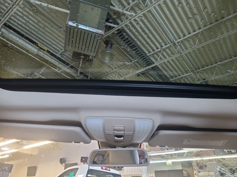 Mercedes-Benz E 400 4MATIC * * CARFAX * * АВТО КРЕДИТ * * , снимка 9 - Автомобили и джипове - 53237921