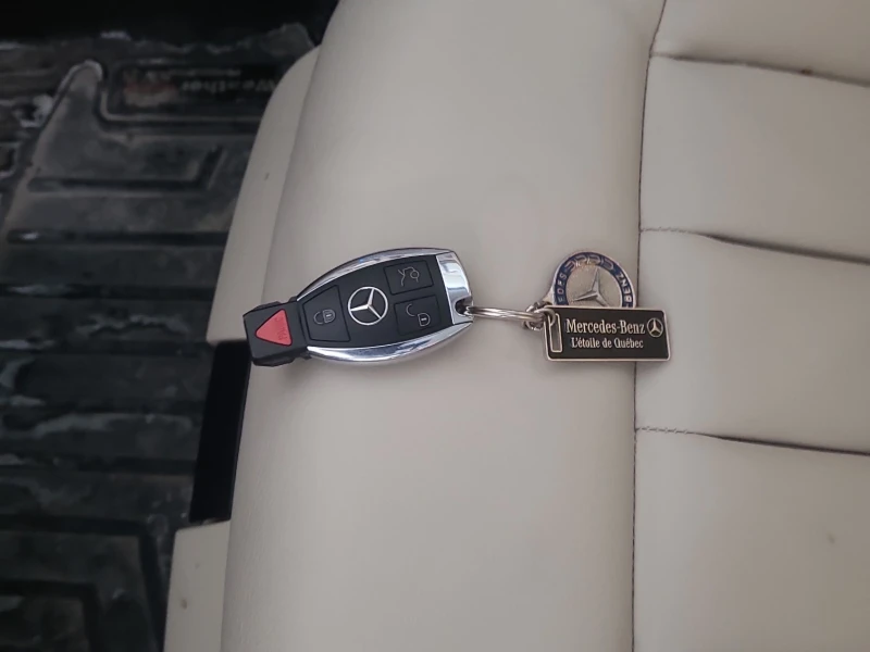 Mercedes-Benz E 400 4MATIC * * CARFAX * * АВТО КРЕДИТ * * , снимка 10 - Автомобили и джипове - 53237921