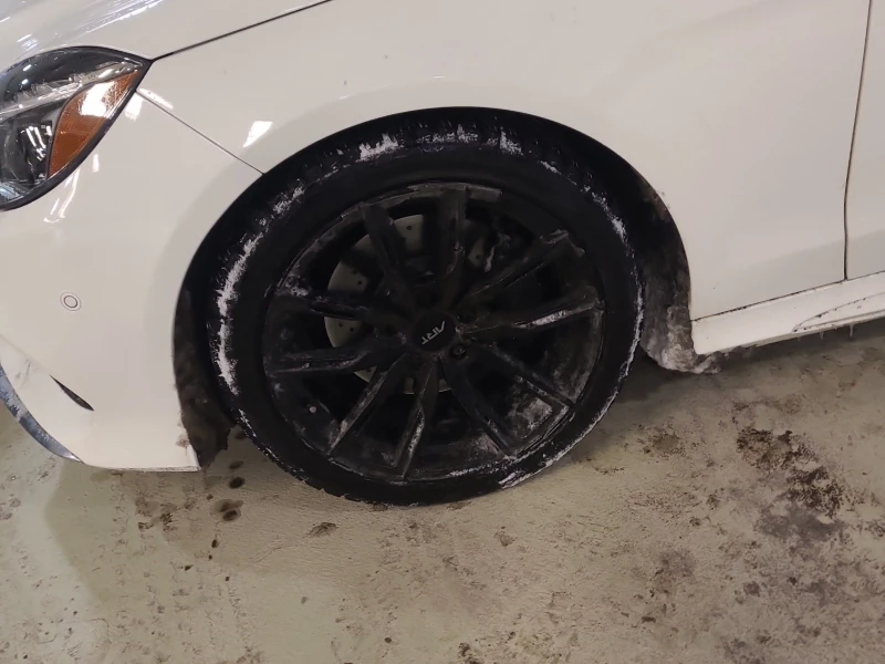 Mercedes-Benz E 400 4MATIC * * CARFAX * * АВТО КРЕДИТ * * , снимка 5 - Автомобили и джипове - 53237921