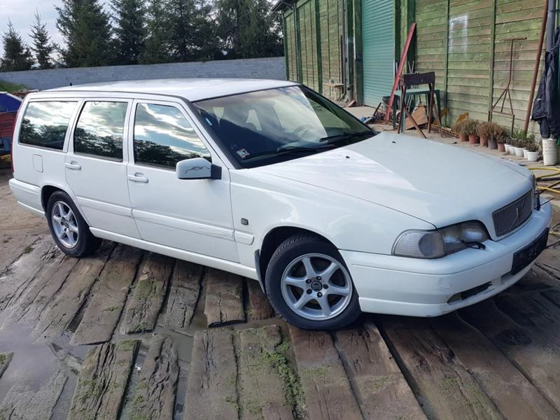 Volvo V70 2.5 tdi на части, снимка 1 - Автомобили и джипове - 14989315