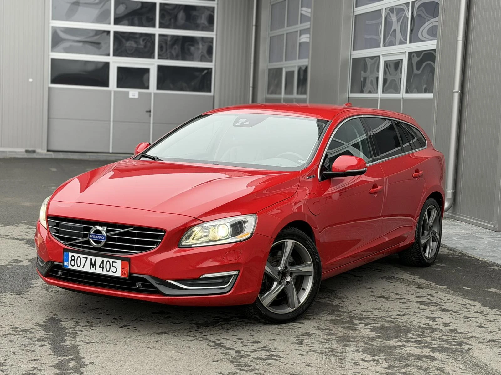 Volvo V60 2.4 D6 AWD Plug-In Hybrid Екстрова , снимка 1